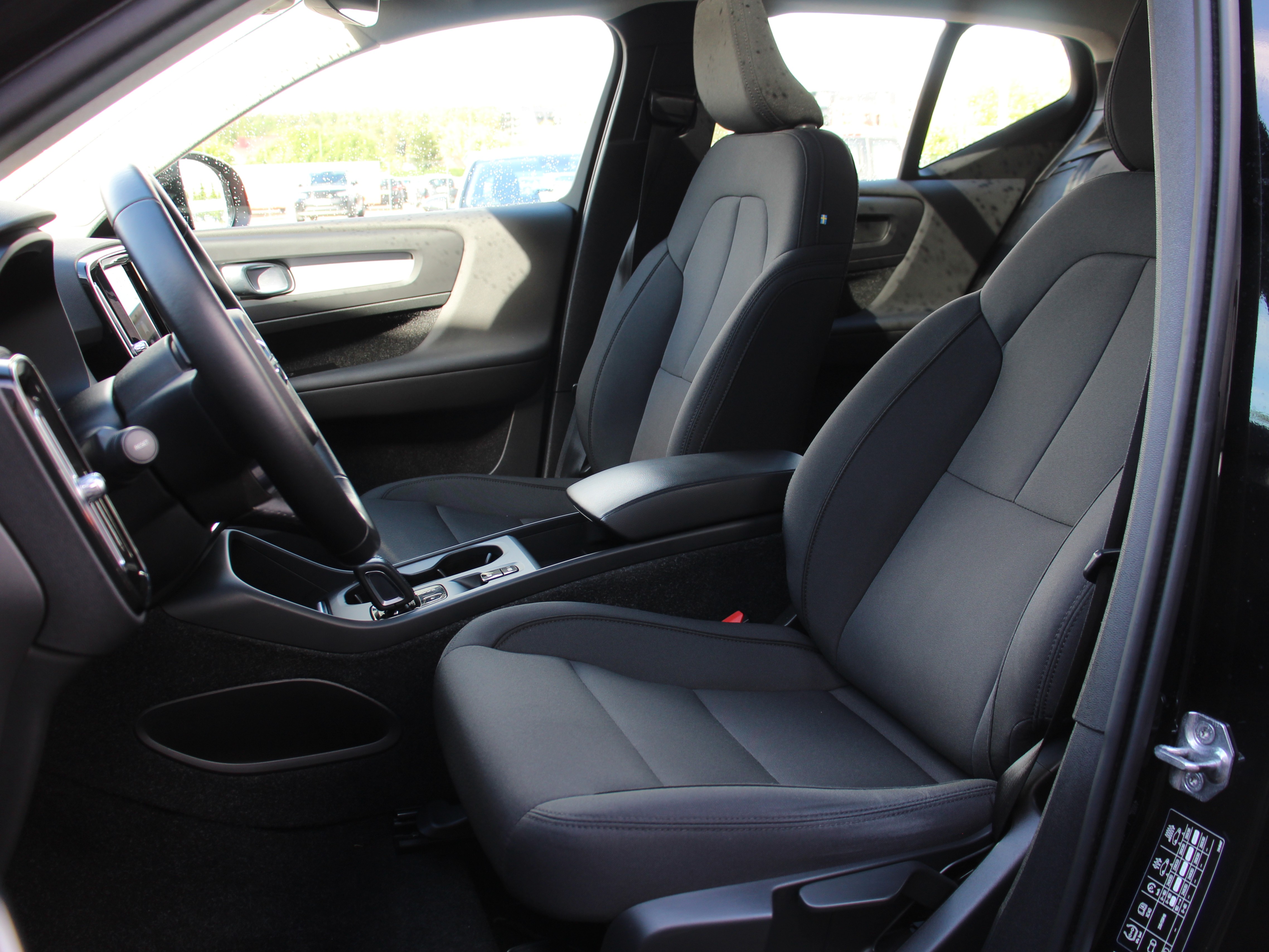 Naudoti Volvo XC40 automobiliai