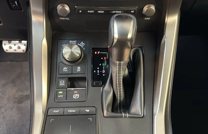 Naudoti Lexus NX 300h automobiliai